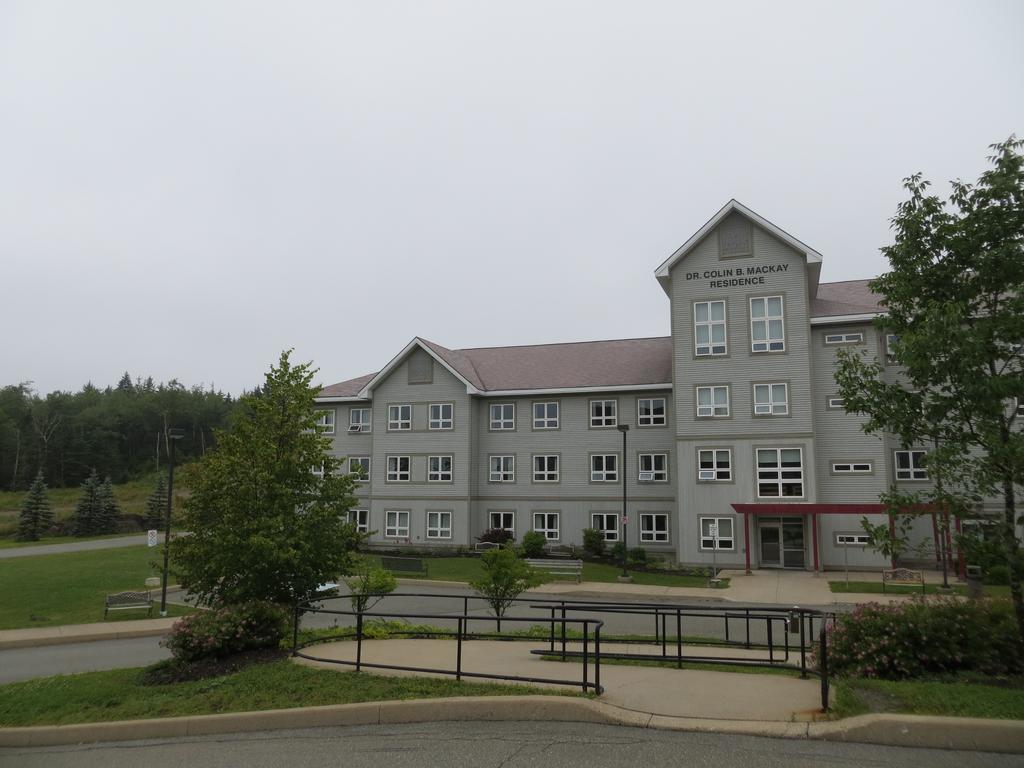 Unb Saint John Summer Hotel Exteriör bild